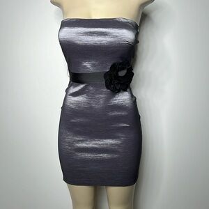 Snap small grey bodycon mini dress with black flower belt